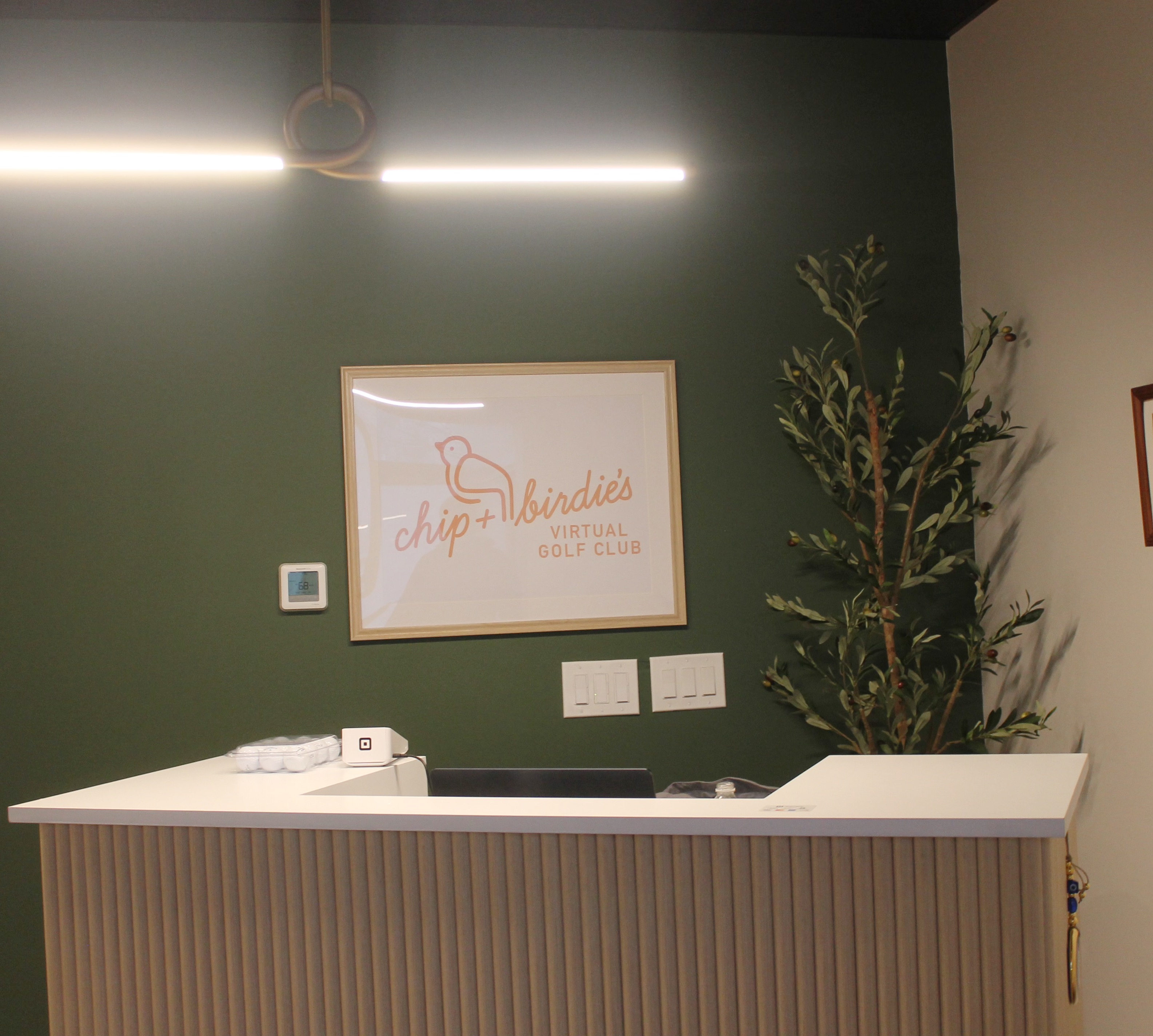 Chip & Birdie&rsquo;s Virtual Golf Club reception desk in Mountainside, NJ